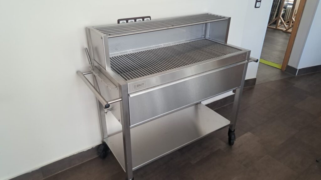 Foto Holzkohlegrillwagen